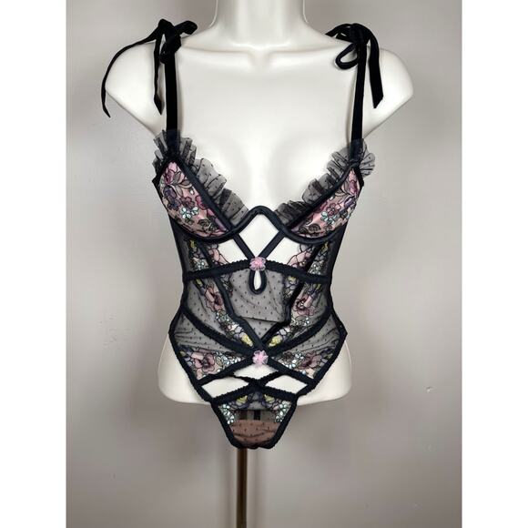 For Love & Lemons Clara Floral Embroidered Cutout Ruffle Black Bodysuit Size XXS - Picture 4 of 9